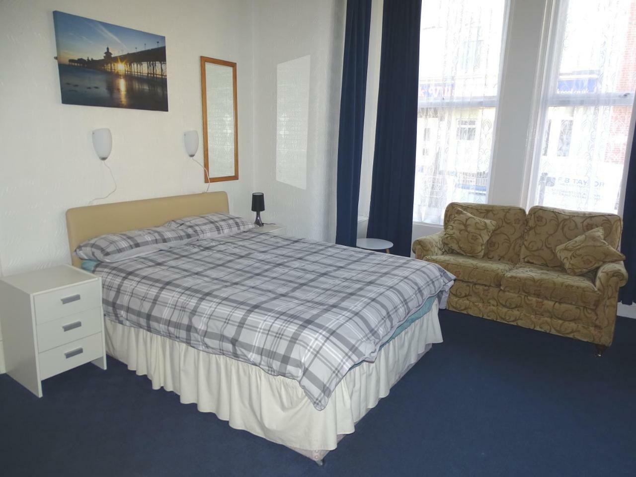 Beeton Villas Holiday Apartments Блекпул Екстериор снимка