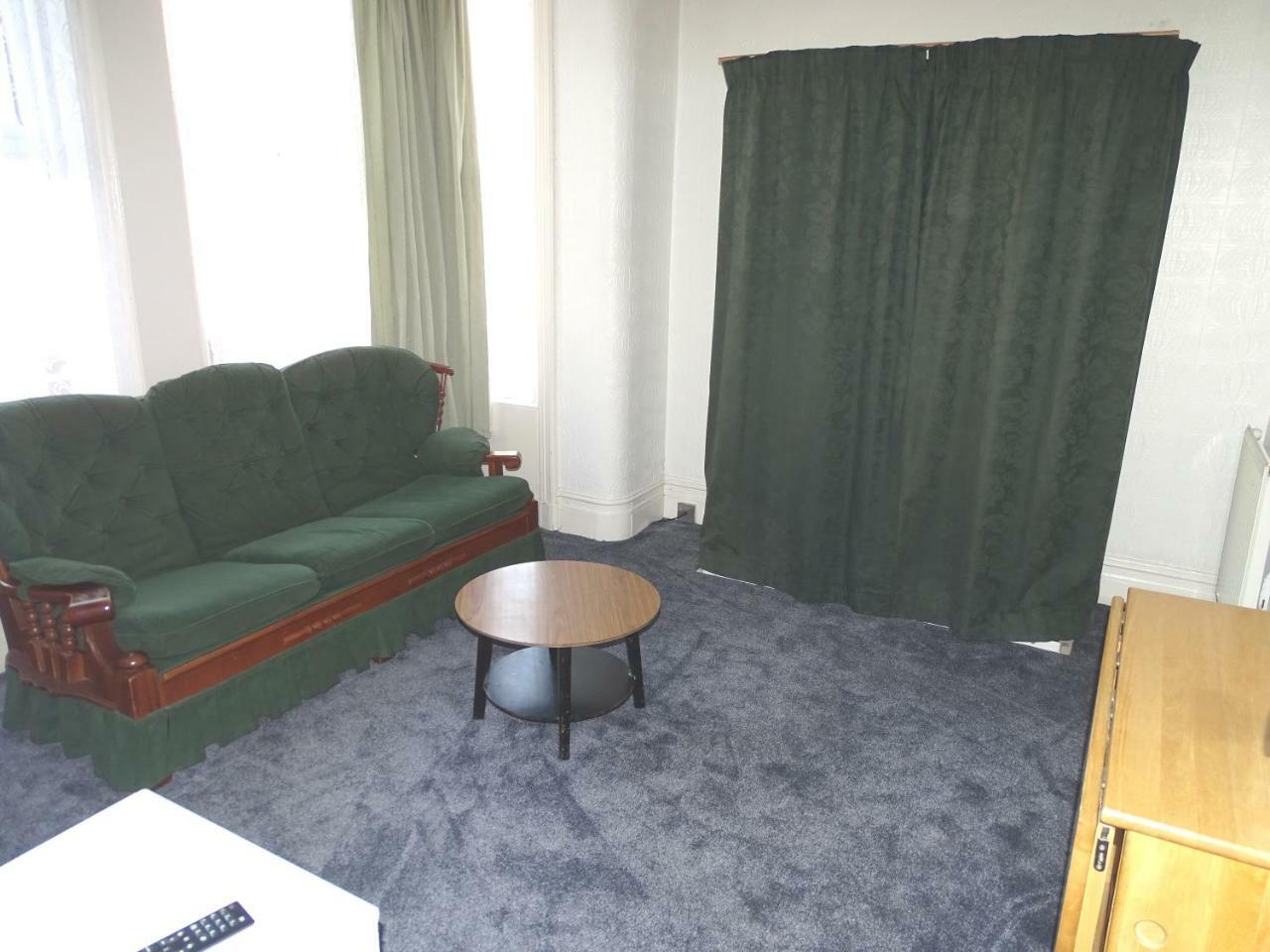 Beeton Villas Holiday Apartments Блекпул Екстериор снимка