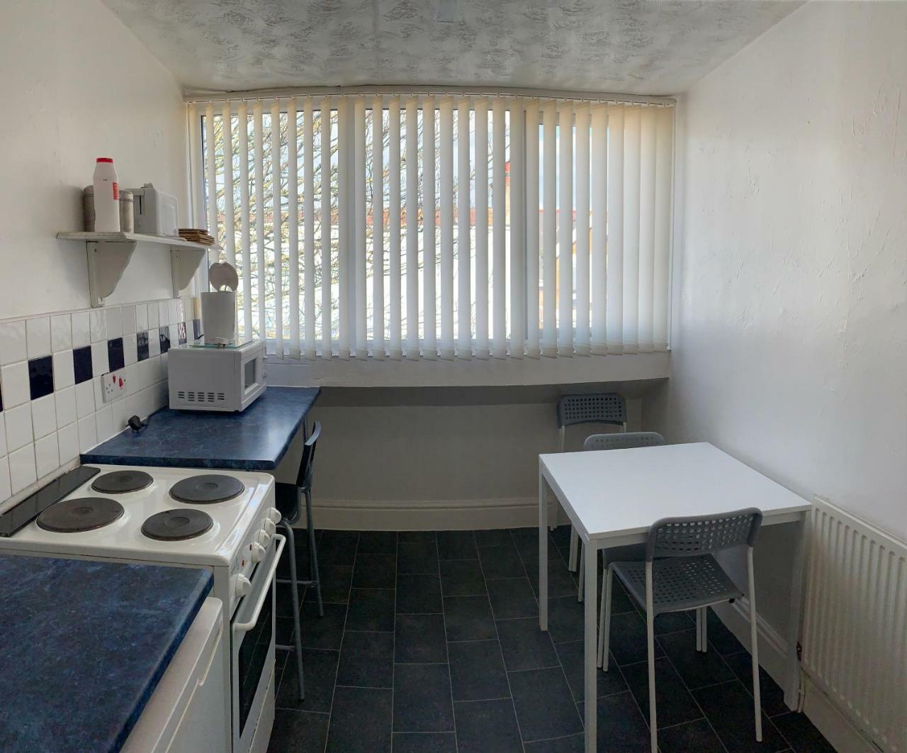 Beeton Villas Holiday Apartments Блекпул Екстериор снимка