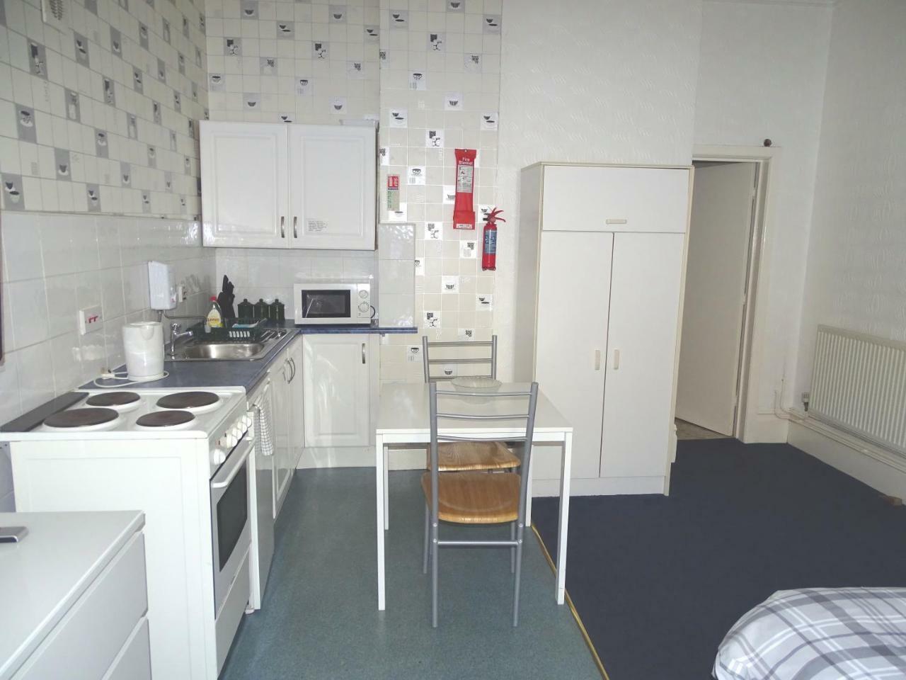 Beeton Villas Holiday Apartments Блекпул Екстериор снимка