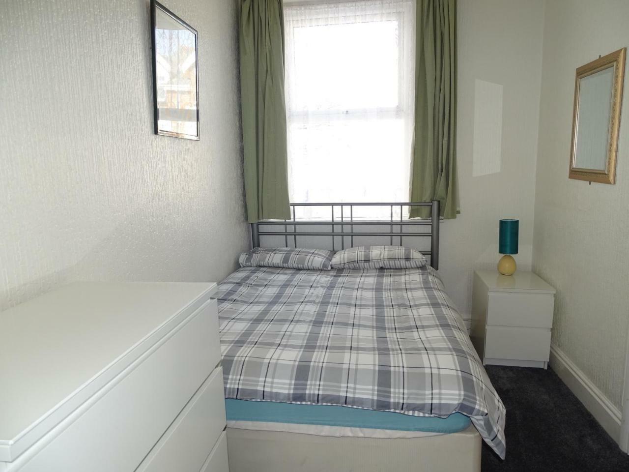Beeton Villas Holiday Apartments Блекпул Екстериор снимка