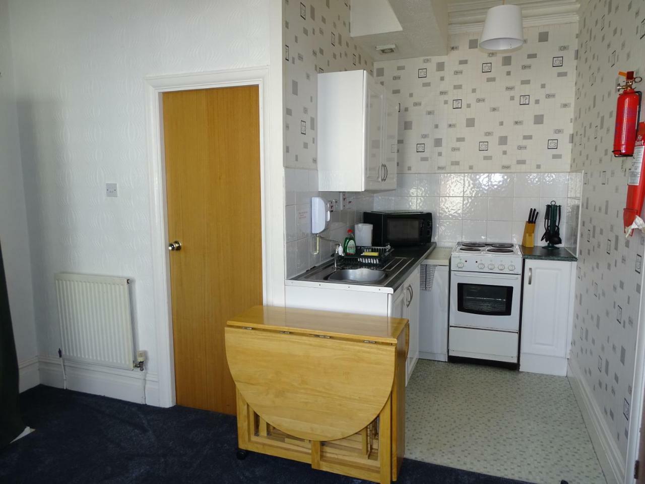 Beeton Villas Holiday Apartments Блекпул Екстериор снимка