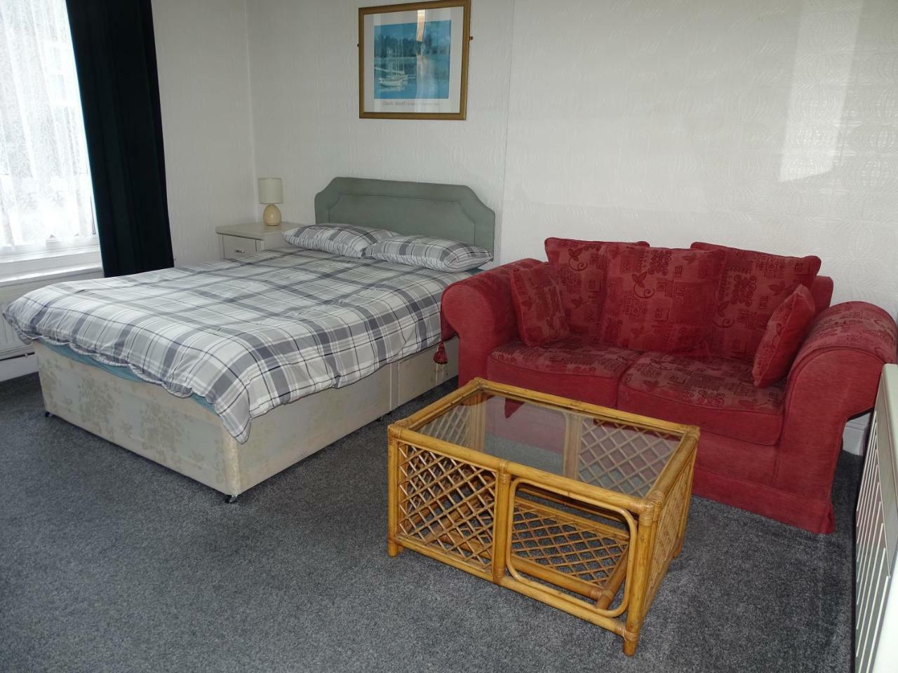 Beeton Villas Holiday Apartments Блекпул Екстериор снимка