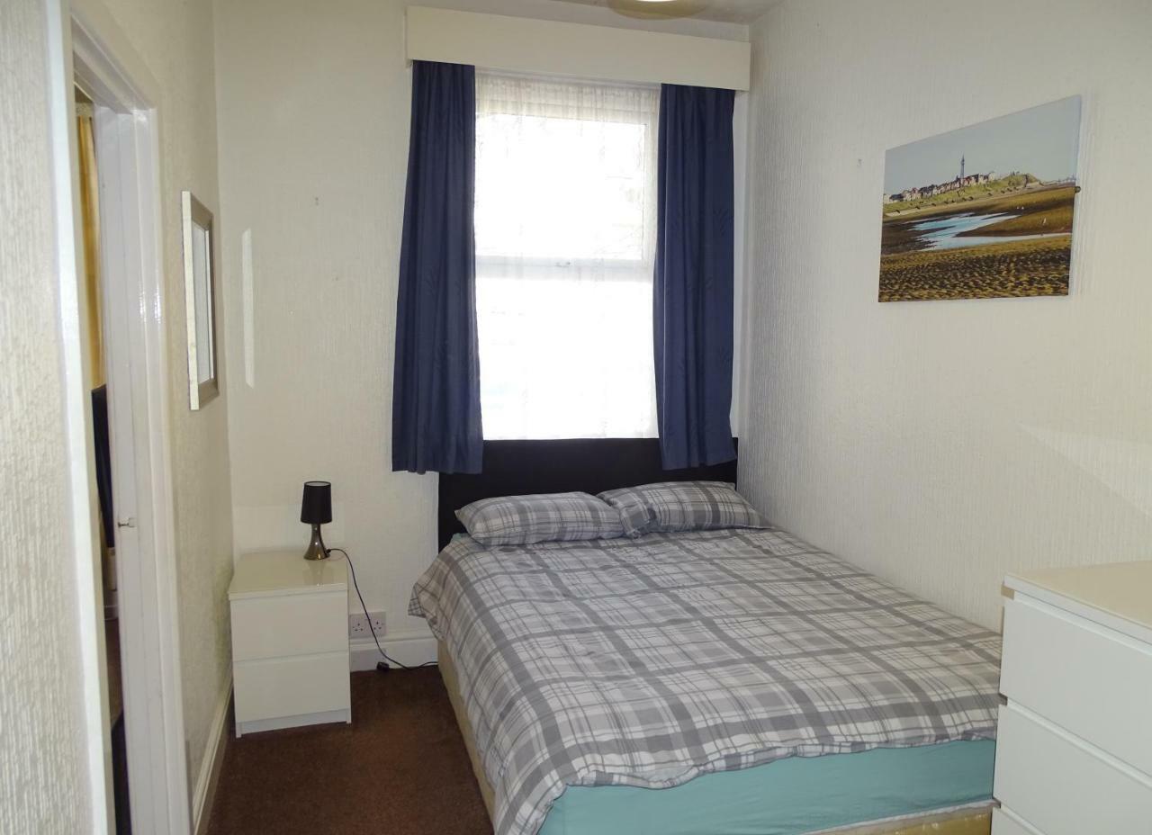 Beeton Villas Holiday Apartments Блекпул Екстериор снимка