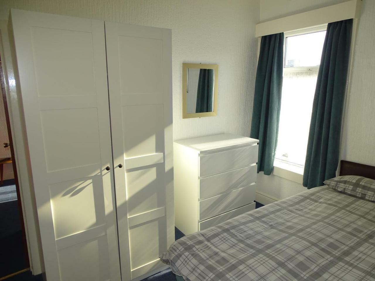 Beeton Villas Holiday Apartments Блекпул Екстериор снимка