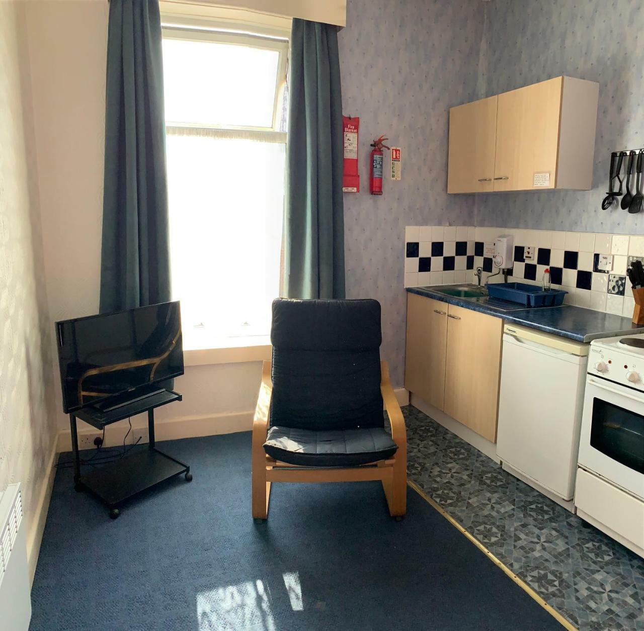 Beeton Villas Holiday Apartments Блекпул Екстериор снимка