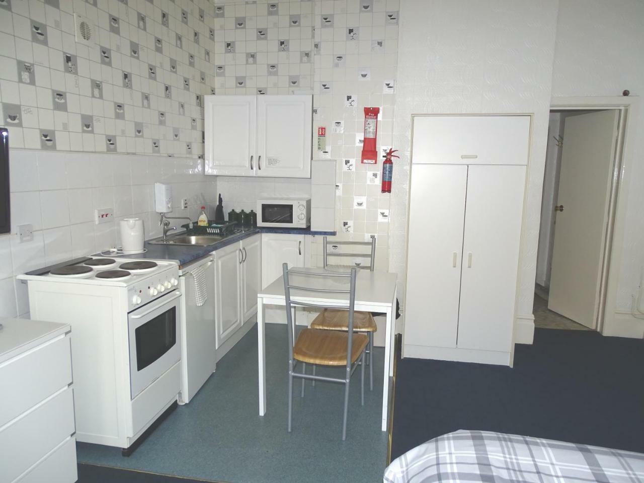 Beeton Villas Holiday Apartments Блекпул Екстериор снимка