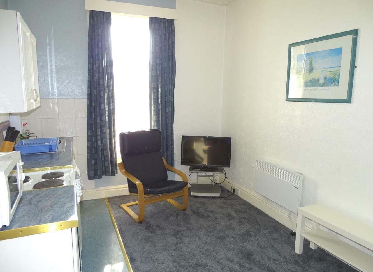 Beeton Villas Holiday Apartments Блекпул Екстериор снимка