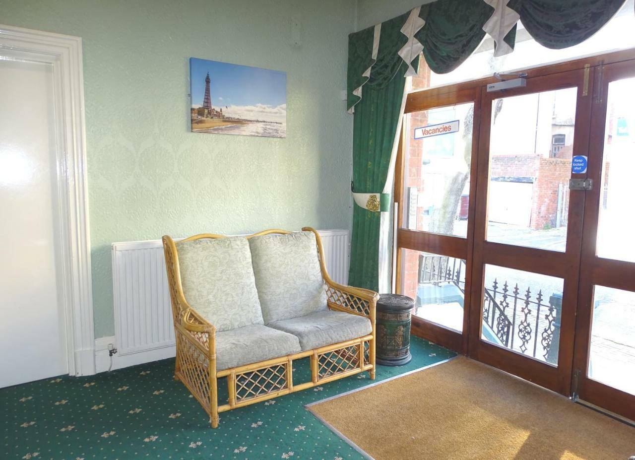 Beeton Villas Holiday Apartments Блекпул Екстериор снимка