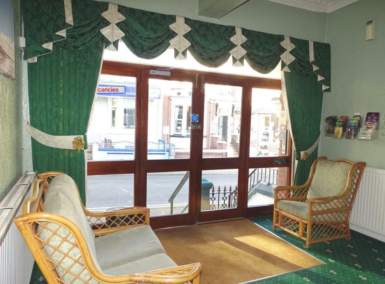 Beeton Villas Holiday Apartments Блекпул Екстериор снимка
